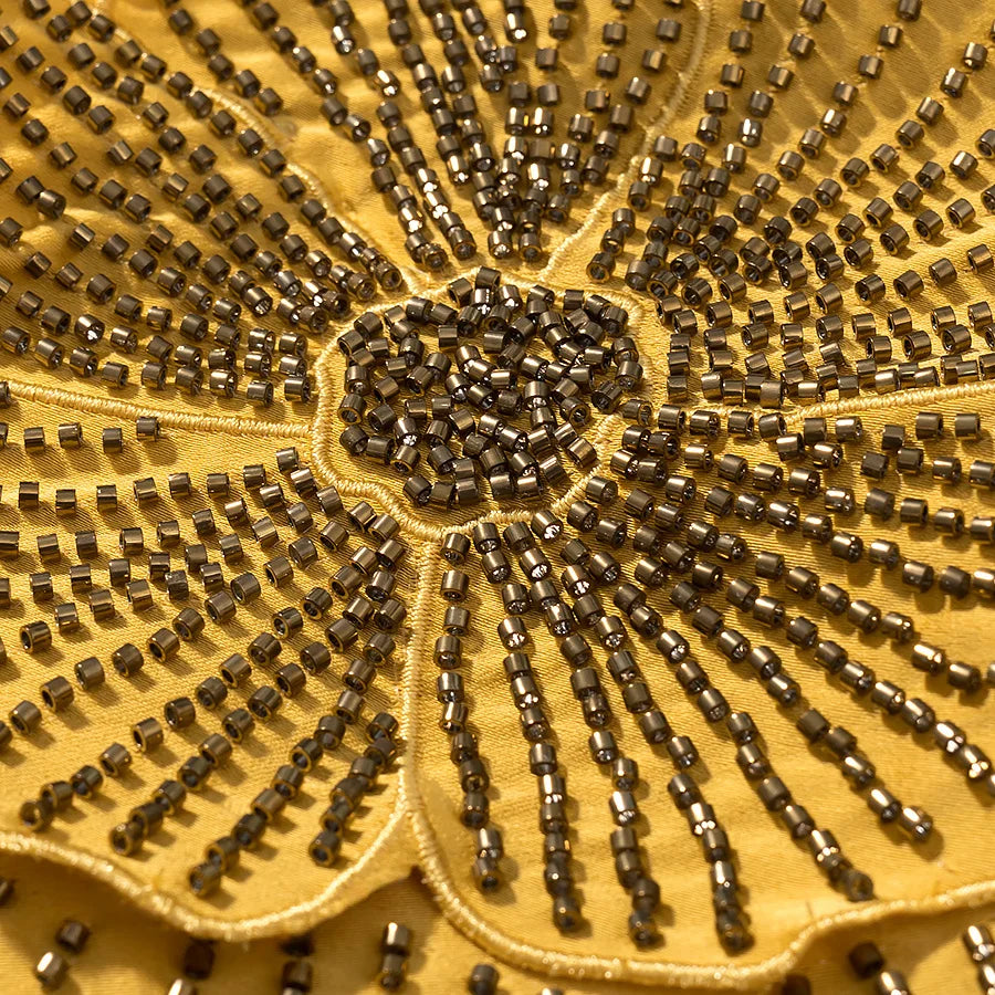 Vestido Longo Elegante com Detalhe de Flor Bordado a Mão