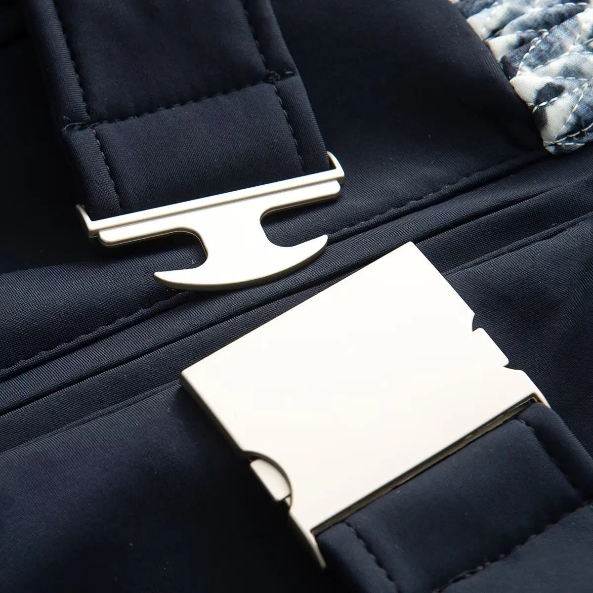 Macacão Feminino Esportivo Elegante – Proteção Térmica, Cintura Alta e Fechamento em Zíper impermeável