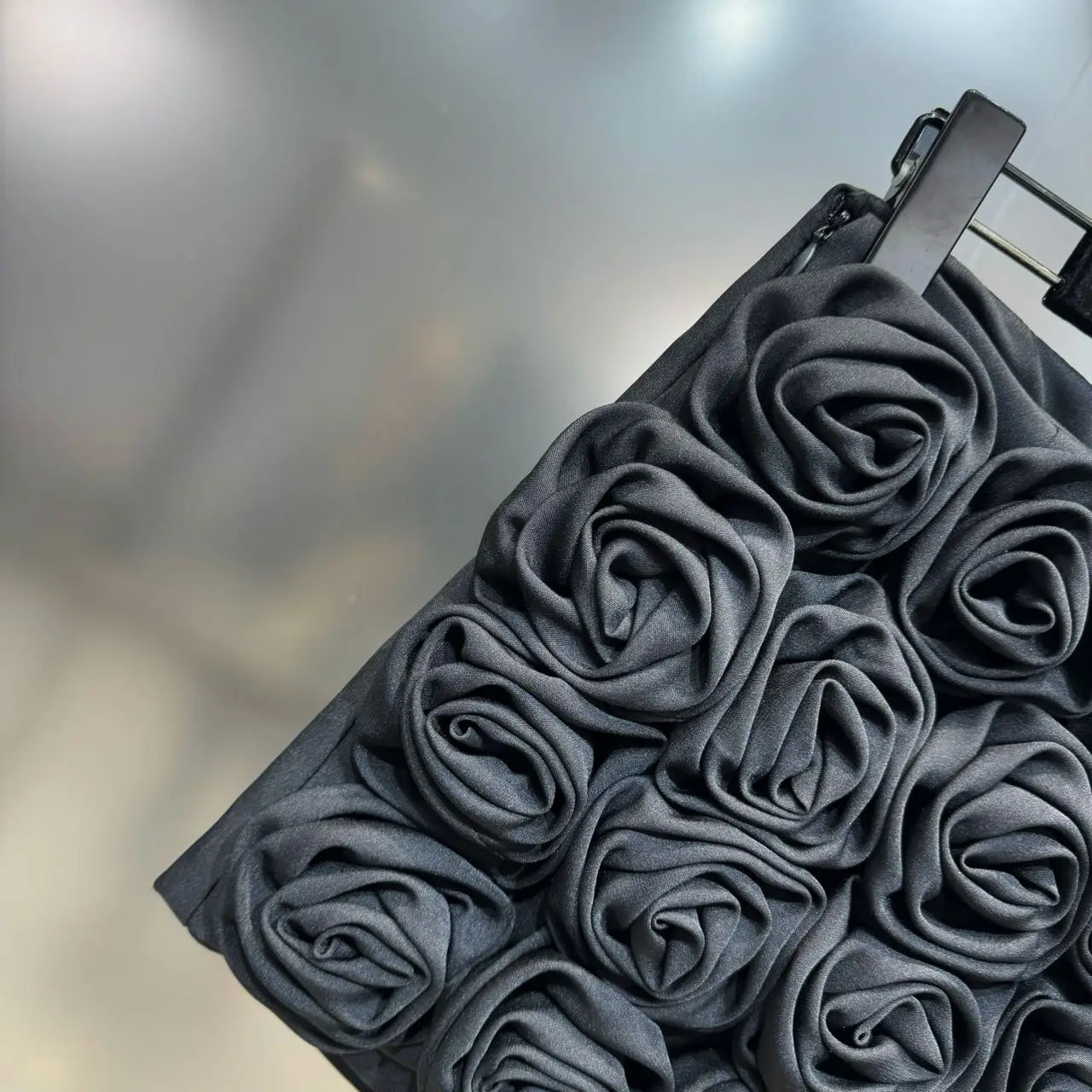 Saia Com Aplicação em rosas bordadas - Alfaiataria