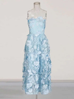 Vestido em Camadas de Alta Alfaiataria com Aplique Chic e Cintura Alta