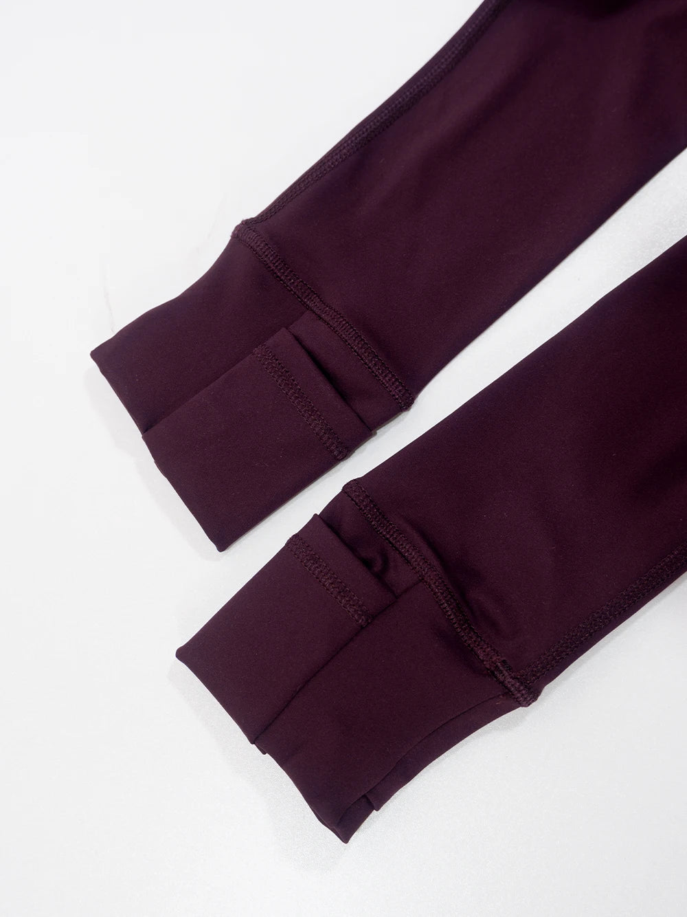 Conjunto Esportivo Feminino com Zíper Dourado e Calça Modeladora