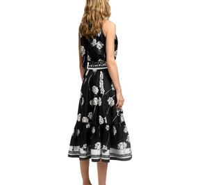 Vestido CHCH Elegante – Sem Mangas, Cintura Laçada e Caimento Perfeito