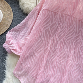 Camisa com Gola Alta, Bordados e Paetês – Elegância com Toque Brilhante