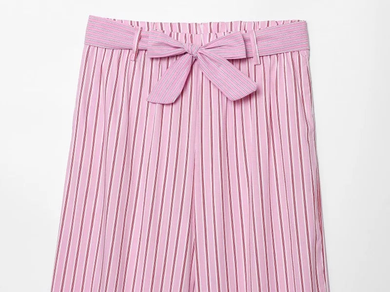 Conjunto Listrado com Top Laço e Calça de Alfaiataria – Elegância Leve para o Verão