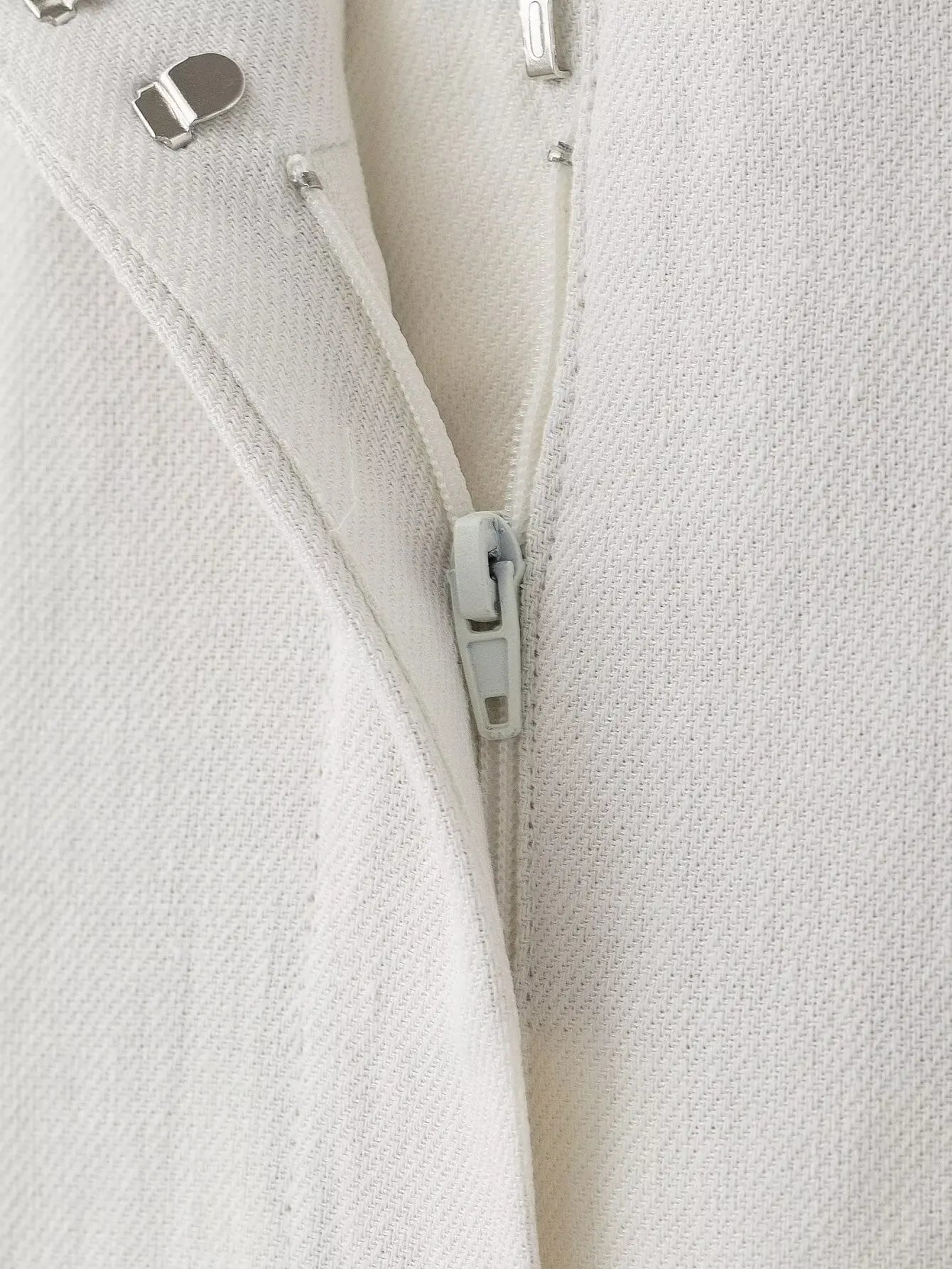 Conjunto de Blazer com Laço e Calça Cintura Alta – Elegância Sofisticada para a Meia-Estação