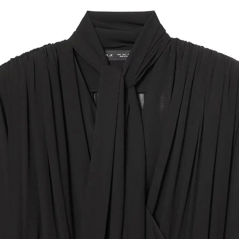 Camisa Preta Fluida Designe Atemporal