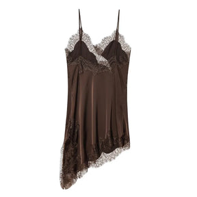 Vestido Mini em Cetim com Renda – Elegância Assimétrica e Sensualidade Delicada