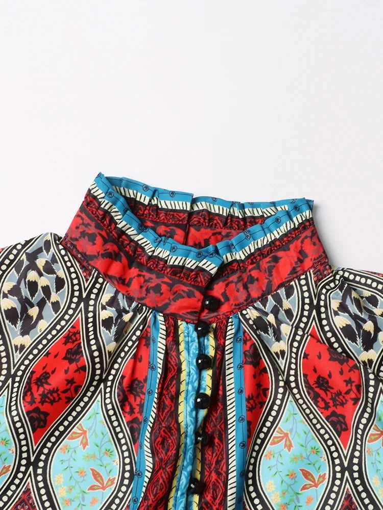 Vestido Casual com Estampa Colorida - Gola Alta e Manga Comprida