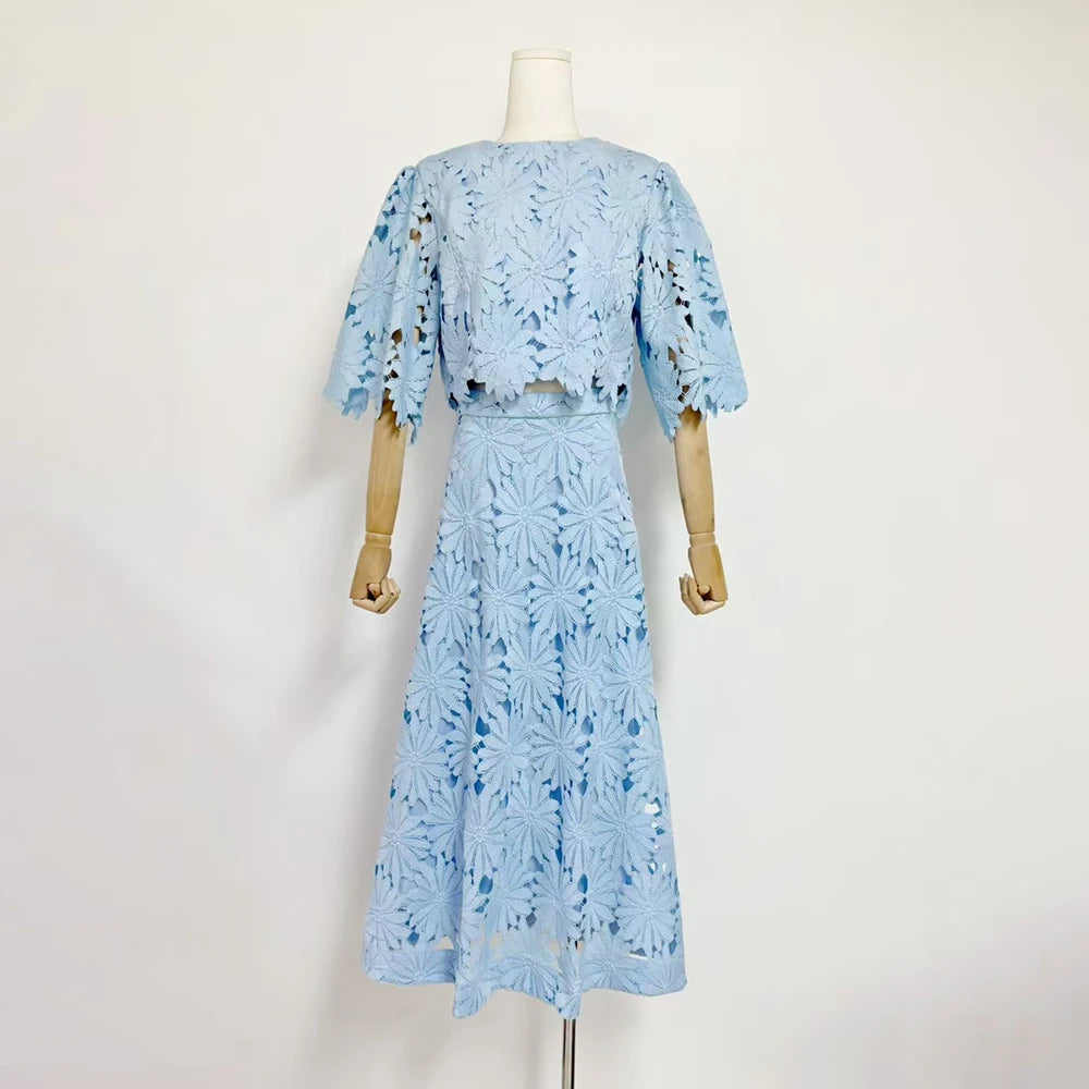 Conjunto de Duas Peças  – Bordado Fino com Saia Longa e Blusa Solta