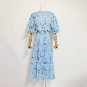 Conjunto de Duas Peças  – Bordado Fino com Saia Longa e Blusa Solta