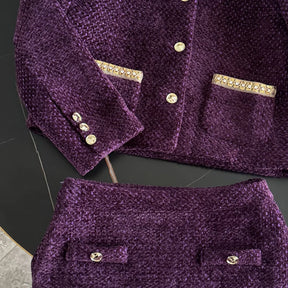 Conjunto em Tweed – Blazer com Aplicações de Strass e Saia Mini Elegante