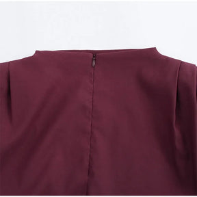 Regata Elegante com Ombreiras e Gola Redonda – Look Sofisticado