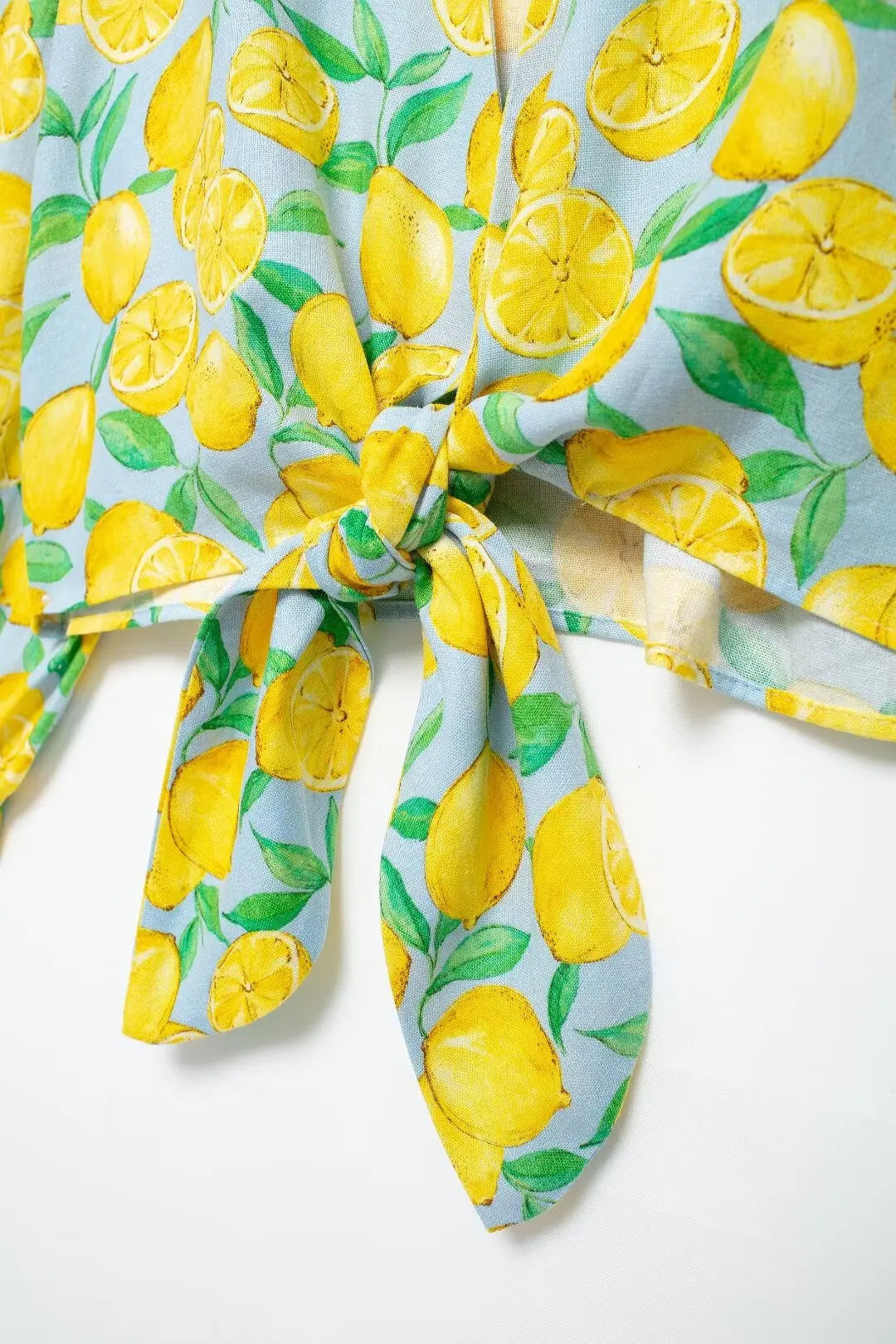 Conjunto Verão – Camisa Estampada com Amarração + Shorts de Cintura Alta