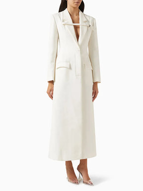Trench Coat com Cinto – Design Elegante e Silhueta Acinturada