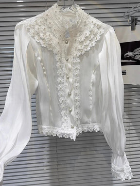 Camisa em Seda Bordada com renda e botões em cristais