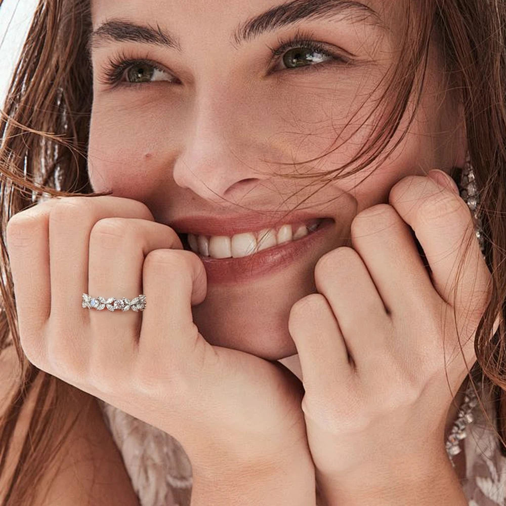 Anel Eternity com Trevo Prata 925 – Joia Fina e Elegante