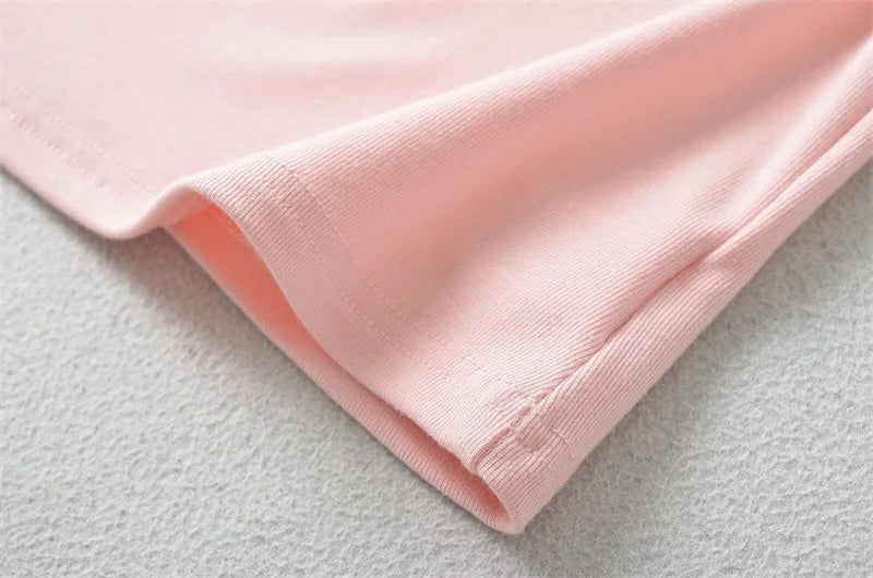 Camiseta Feminina com Torção Frontal – Estilo e Versatilidade para o Verão