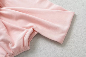 Camiseta Feminina com Torção Frontal – Estilo e Versatilidade para o Verão