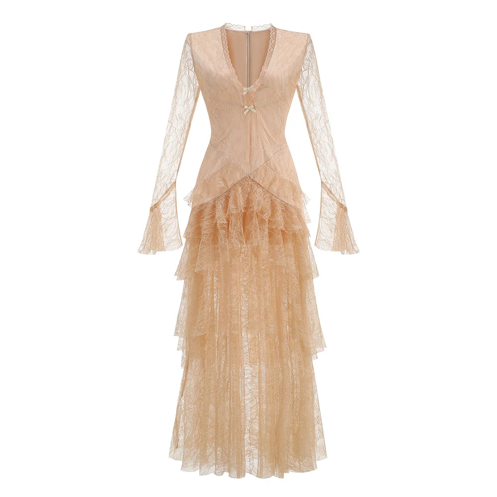 Vestido Longo Romântico em Renda com Saia em Camadas e Manga Flare