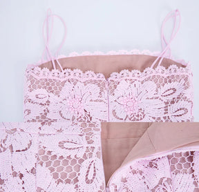 Vestido Longo Sereia em Renda com Recortes Vazados e Alças Delicadas