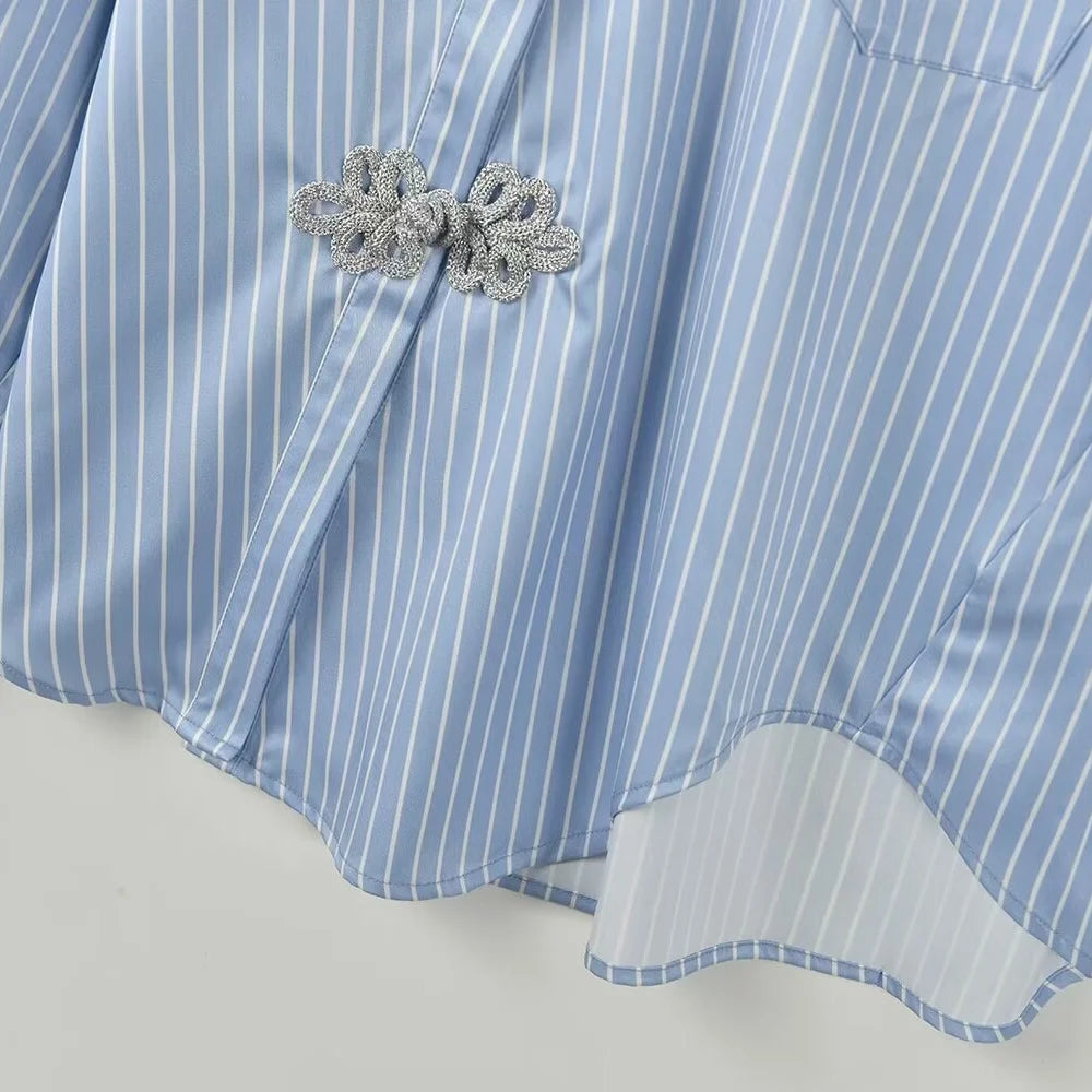 Camisa Listrada  Detalhe Bordado – Design Retrô e Elegância Atemporal