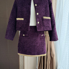 Conjunto em Tweed – Blazer com Aplicações de Strass e Saia Mini Elegante