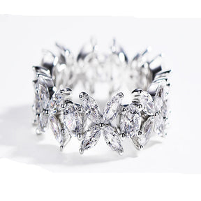Joia Anel Eternity com Trevo Prata 925 – Joia Fina e Elegante