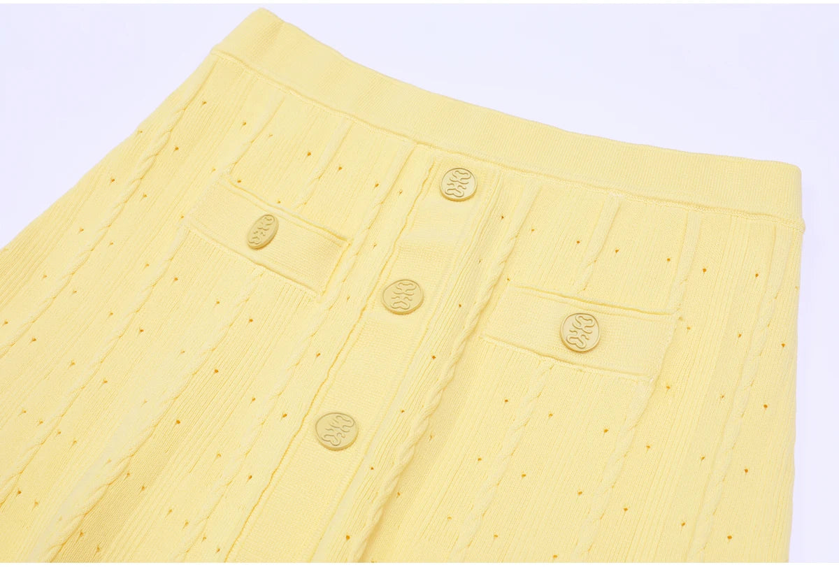 Conjunto Elegante em Tricot com Manga Curta e Saia