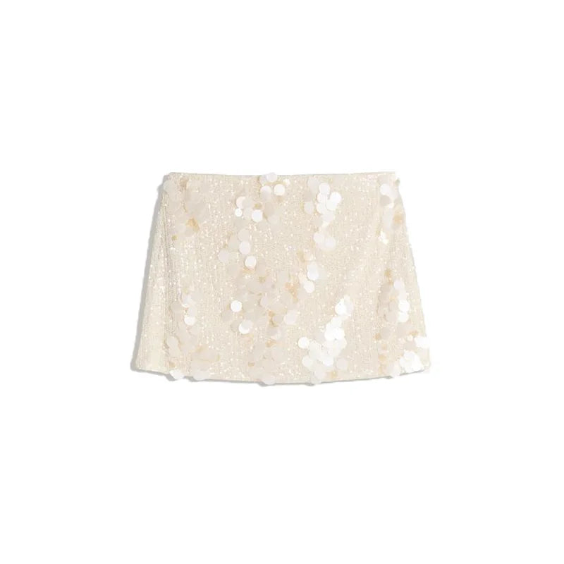 Conjunto com Saia Mini Brilhante e Top Halter Bordado à Mão