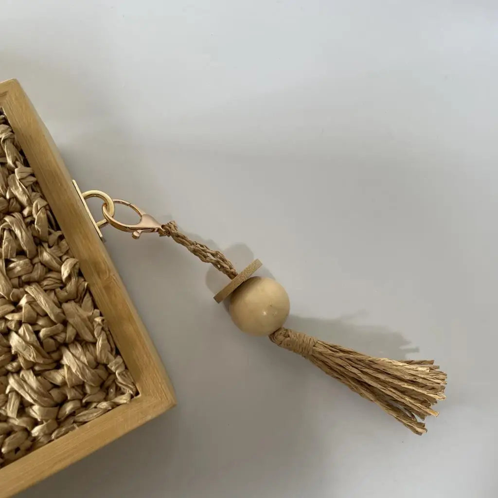 Bolsa Baú de Palha Estruturada com Alça de Corrente