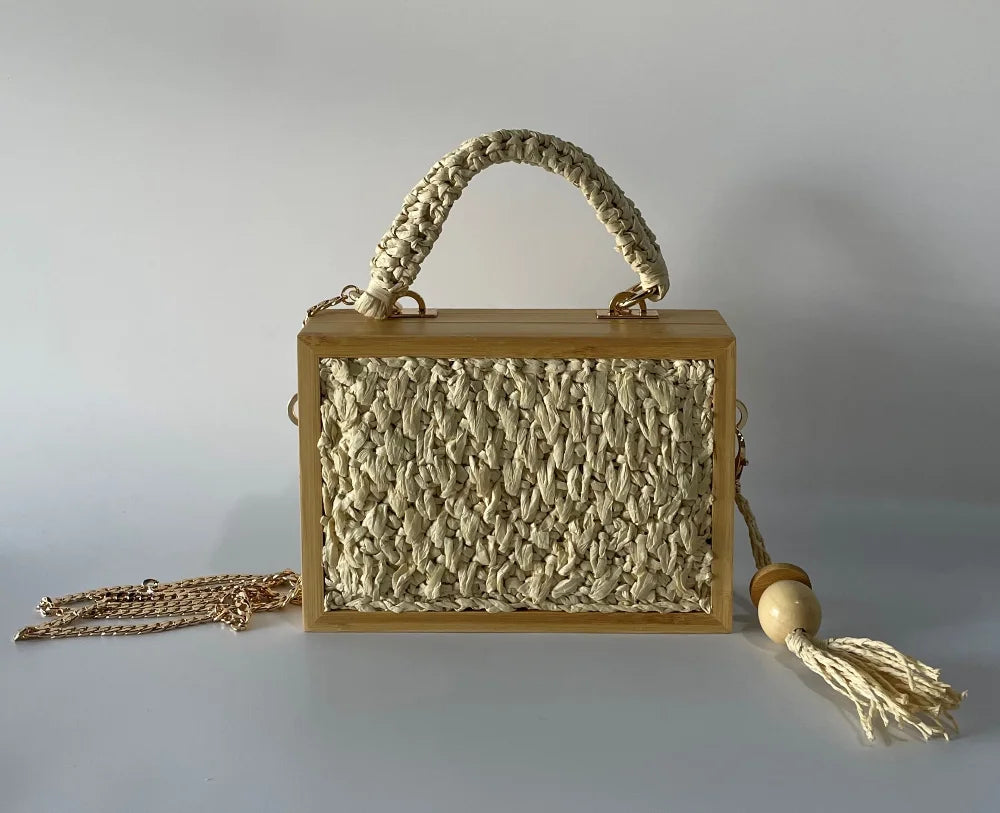 Bolsa Baú de Palha Estruturada com Alça de Corrente