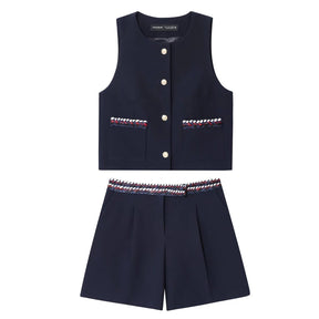 Conjunto – Shorts e Blusa Sem Mangas, Gola Redonda com Detalhes e Shorts de Cintura Alta com Bolsos Laterais