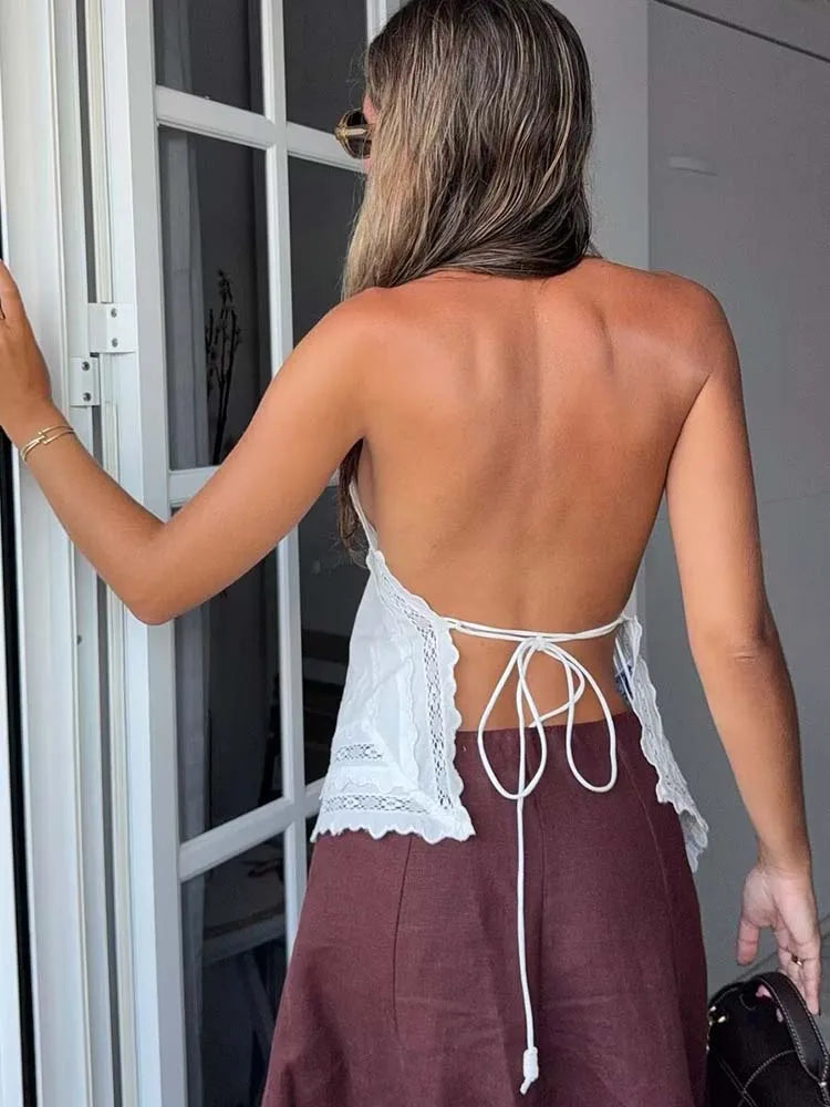 Top Elegante de Amarração com Bordado e Recorte Halter