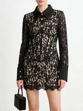 Vestido Curto Renda, Cintura Alta e Modelagem Modeladora com Gola