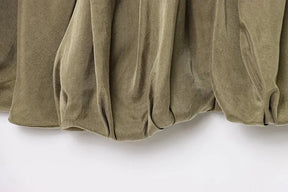 Jaqueta Bomber em Cetim Leve – Zíper Frontal e Detalhe Plissado, Casual e Elegante