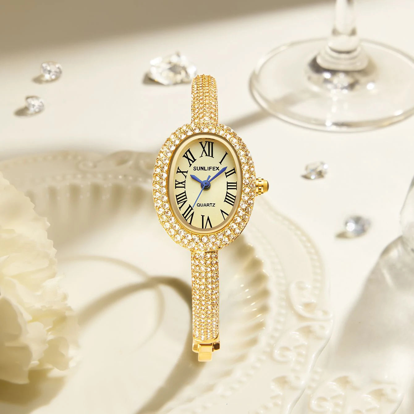 Relógio Feminino Bracelete – Estilo Luxo, Quartzo, Mostrador Oval Dourado/Prateado com Detalhes em Diamante, Fashion e Elegante