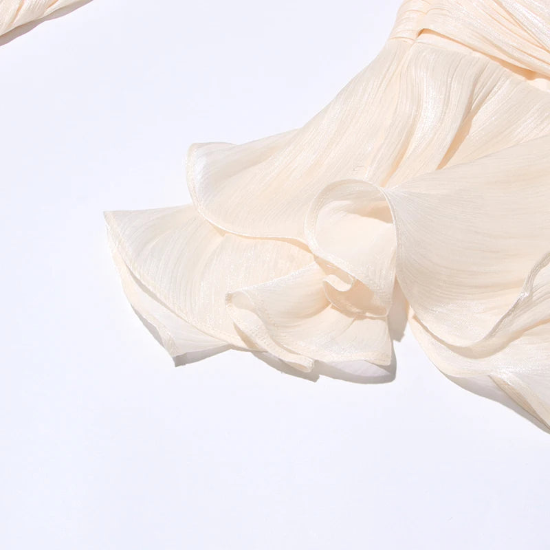 Vestido Mini com Babados, Mangas Longas e Silhueta Fluida