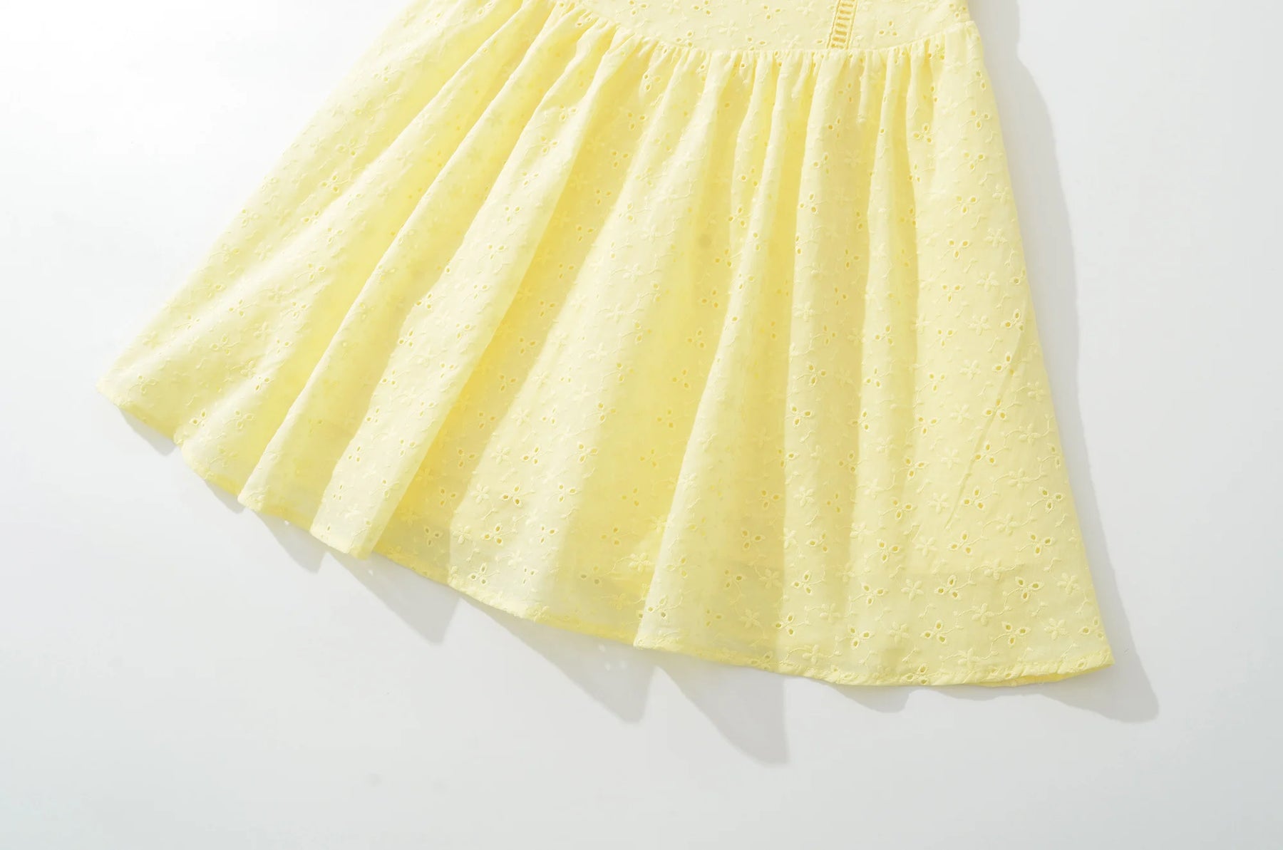 Vestido Prairie Chic – Floral Bordado, Mini, Verão