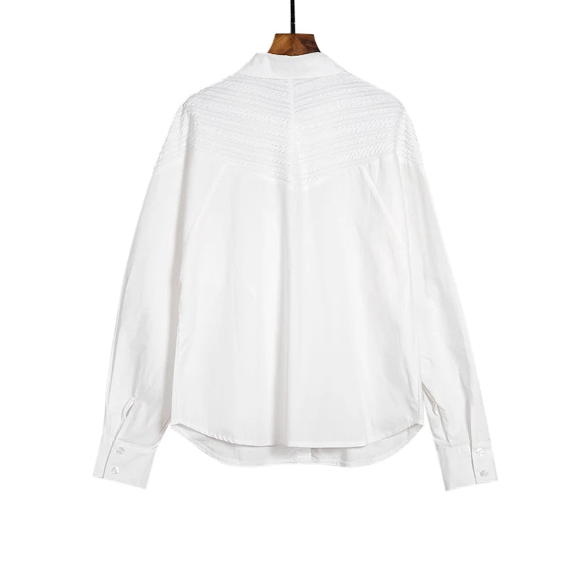 Blusa Estilizada com Detalhes Bordados