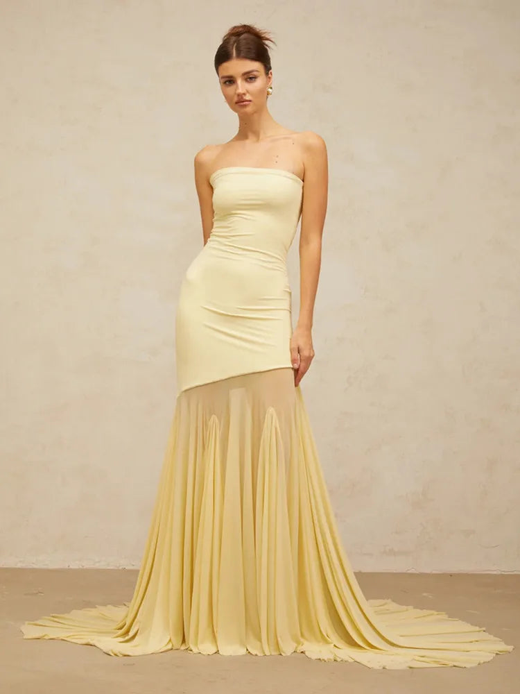 Vestido Maxi Escultural Amarelo com Estrutura de Corpete e Saia Fluida