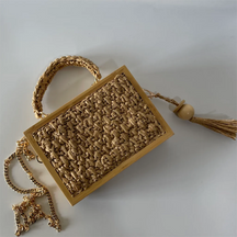 Bolsa Baú de Palha Estruturada com Alça de Corrente