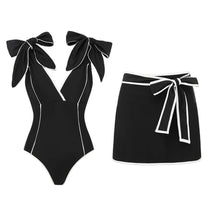 Conjunto Bicolor com Top Estruturado e Saia Transpassada