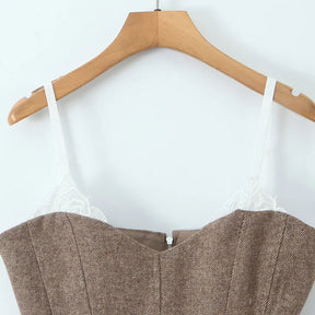 Top Cropped com Detalhe de Renda, Decote Baixo