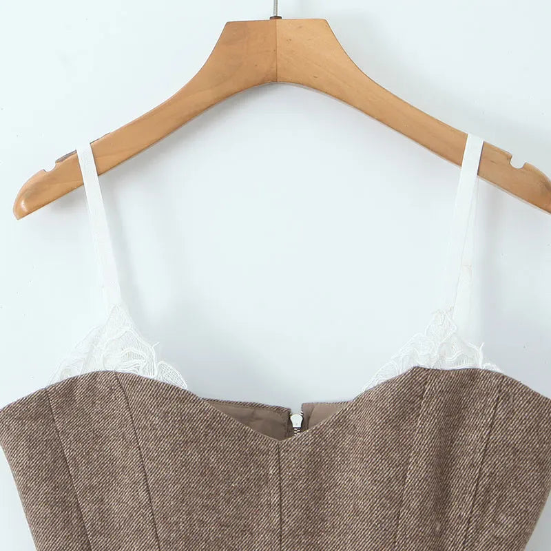 Top Cropped com Detalhe de Renda, Decote Baixo