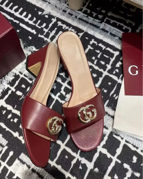 Sandálias de Salto Alto em Couro Legítimo com Fivela Letter