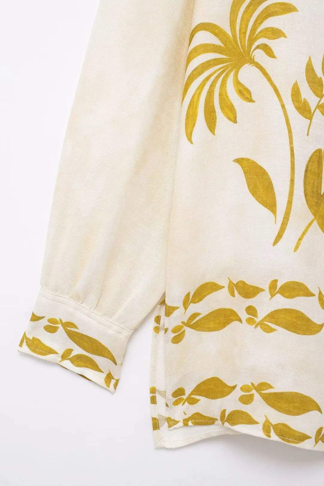 Conjunto Casual 2 Peças: Blusa Bege de Manga Longa com Gola Lapela + Shorts com Cintura Elástica e Faixa