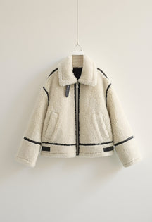 Jaqueta Feminina – Efeito Pele Sofisticado com Detalhes em Pelo