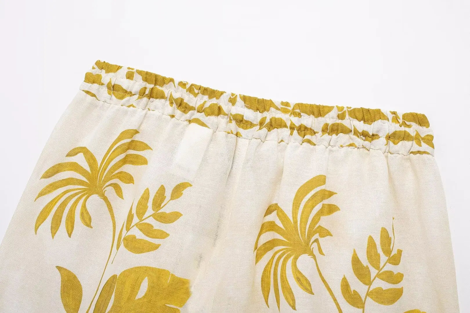 Conjunto Casual 2 Peças: Blusa Bege de Manga Longa com Gola Lapela + Shorts com Cintura Elástica e Faixa