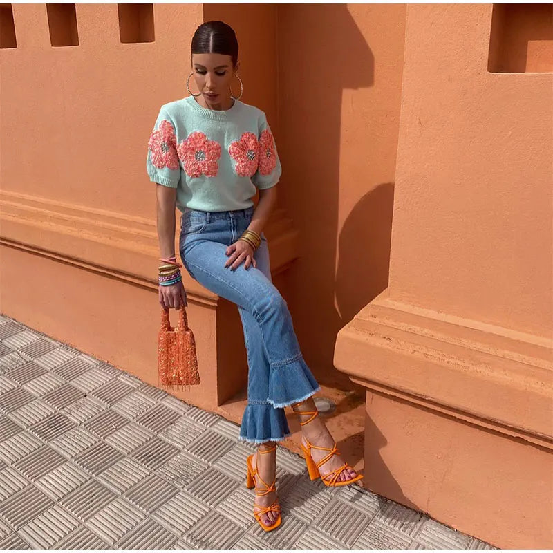 Blusa Tricô bordada com flor - Novidade