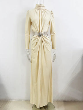 Vestido Longo Detalhes Vazados com Aplicação de Pedrarias e Brilhantes